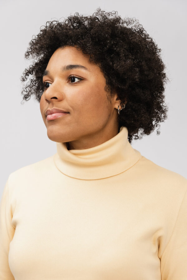 PAOLA Turtleneck Tee